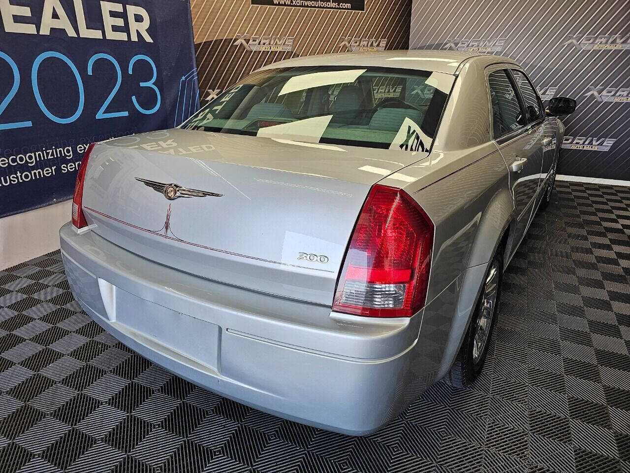 Used 2007 Chrysler 300 image 16