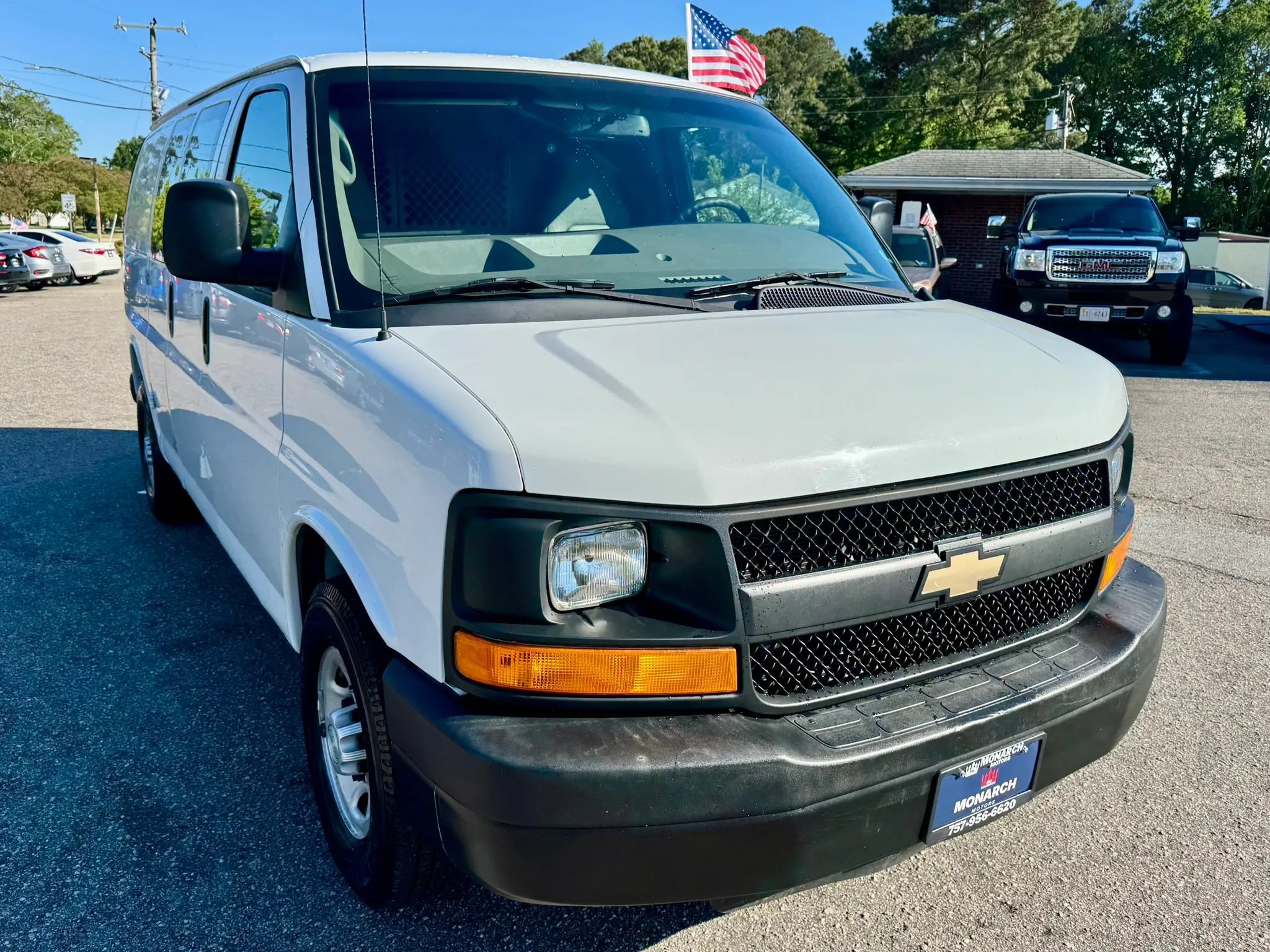 Used 2015 Chevrolet Express 2500 RWD image 7