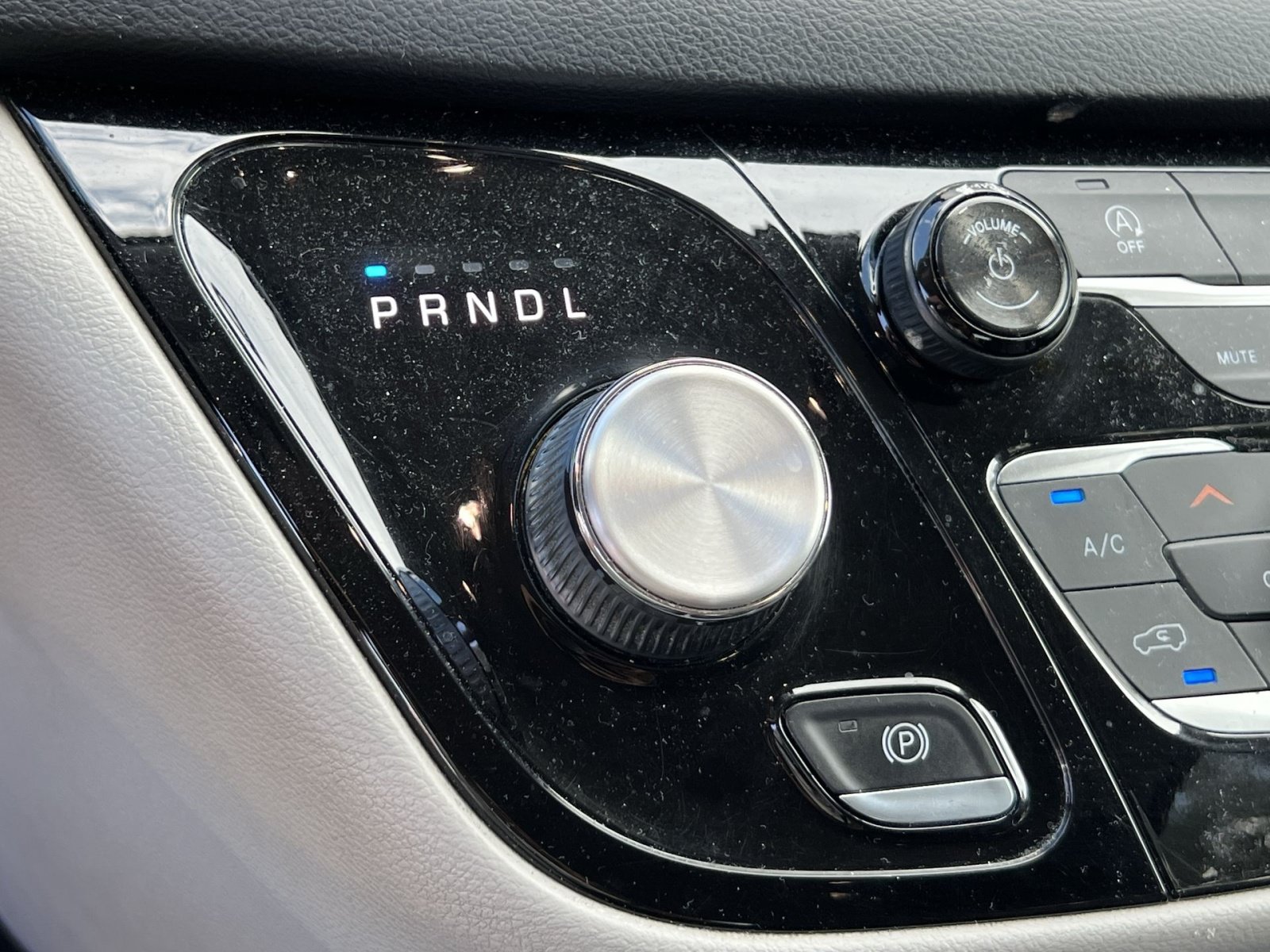 Used 2018 Chrysler Pacifica Touring-L FWD image 21