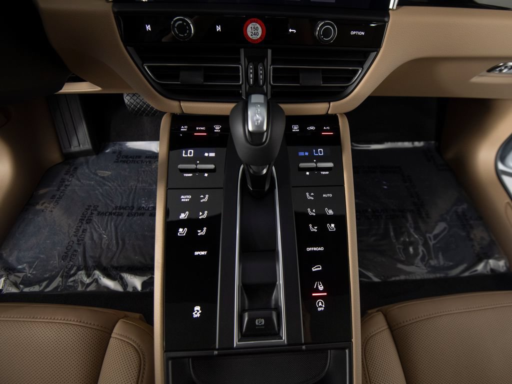 New 2026 Porsche Macan AWD/4WD image 28