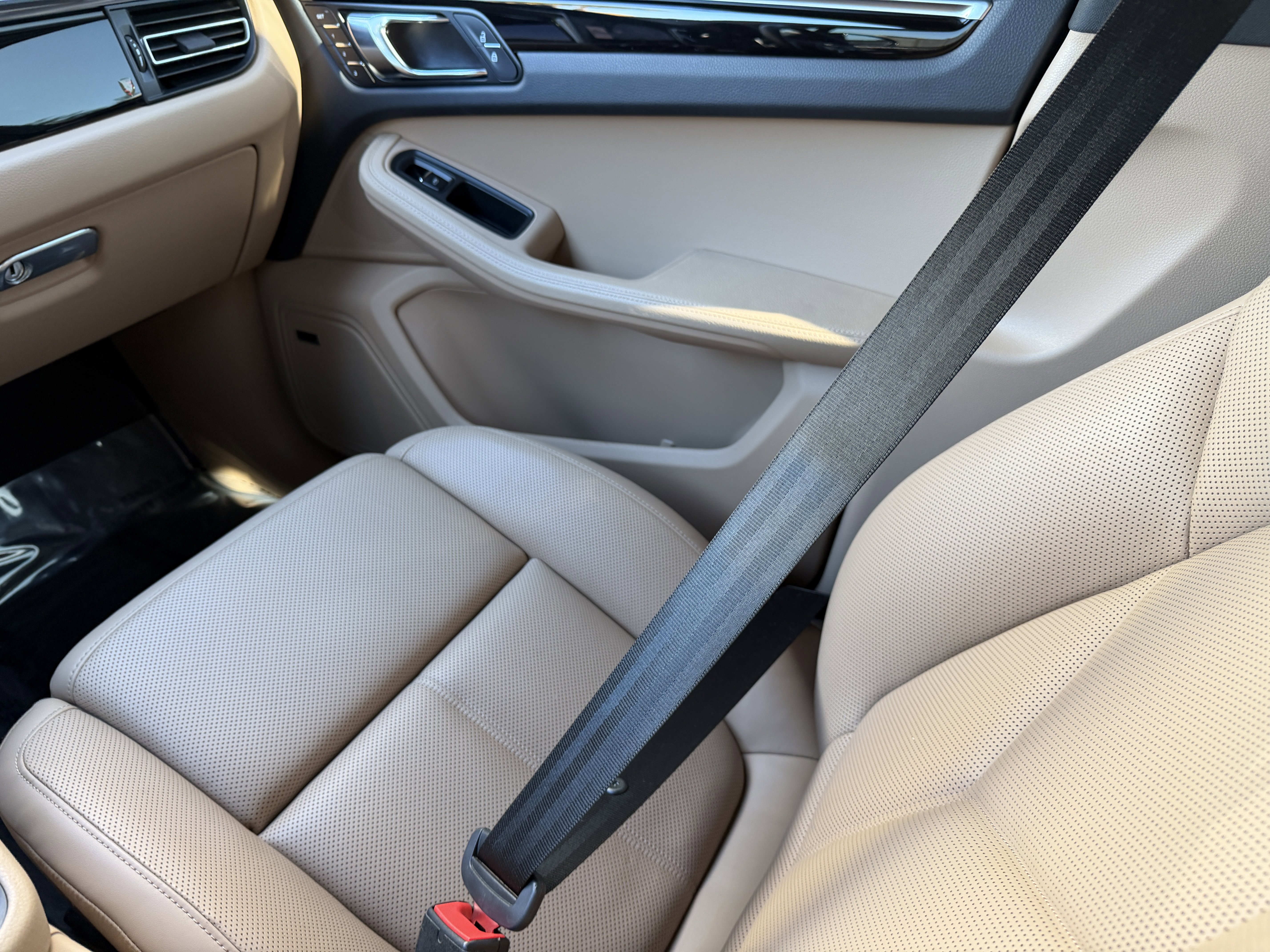 Certified 2022 Porsche Macan image 21