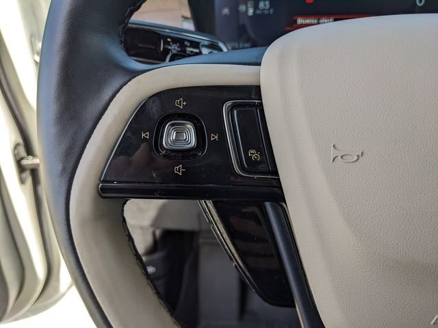 Used 2025 Lincoln Corsair Reserve w/ Rear Removable Package Tray image 32