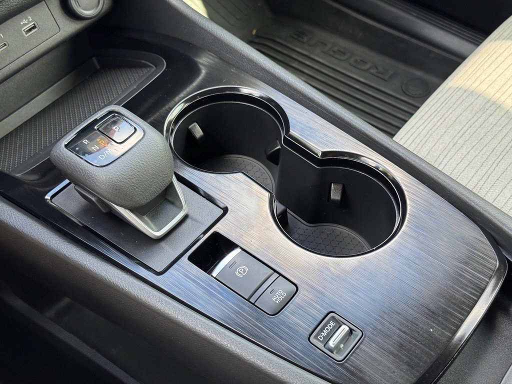 Used 2021 Nissan Rogue SV image 25