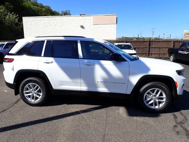New 2025 Jeep Grand Cherokee Laredo w/ Luxury Tech Group I image 8