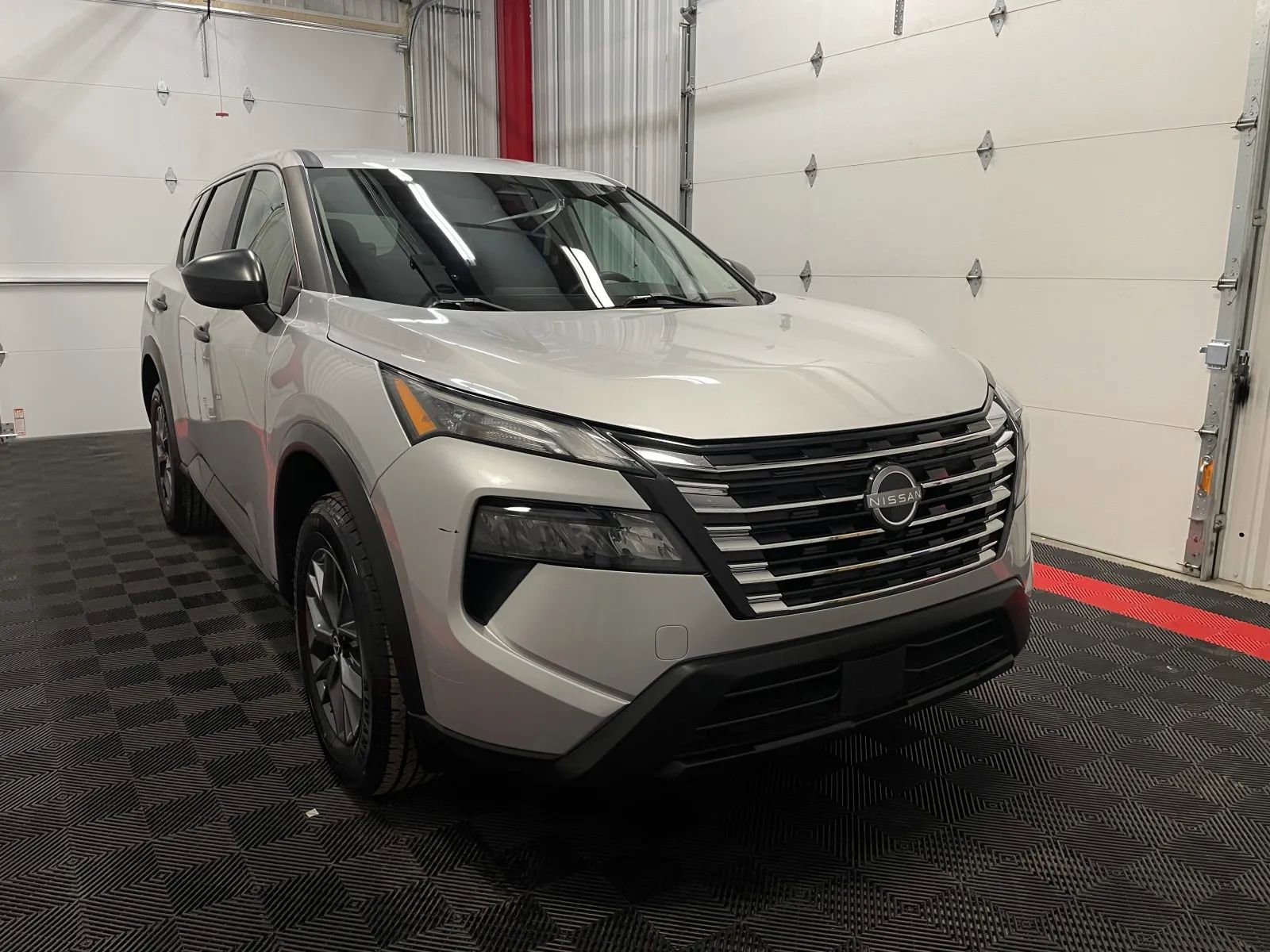 Used 2024 Nissan Rogue S FWD image 6