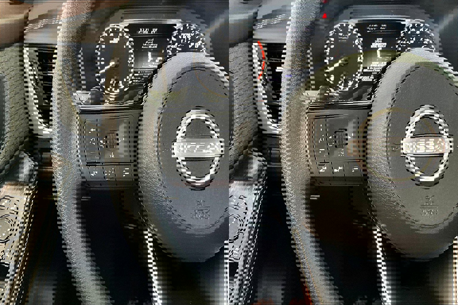 Used 2023 Nissan Rogue SV image 11