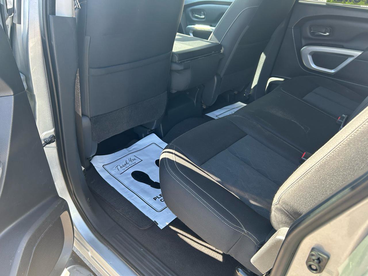 Used 2017 Nissan Titan SV image 10