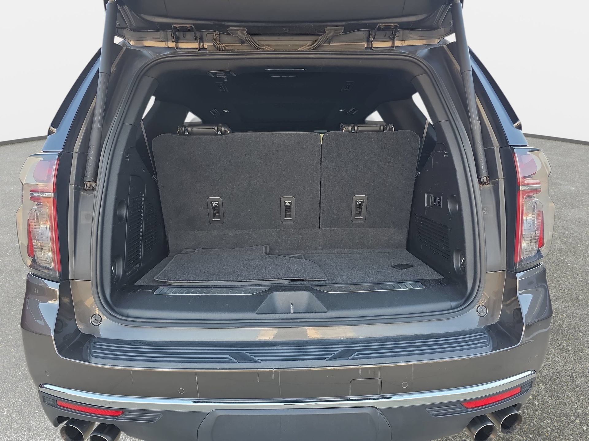 Used 2021 Chevrolet Tahoe Premier w/ Premium Package AWD/4WD image 12