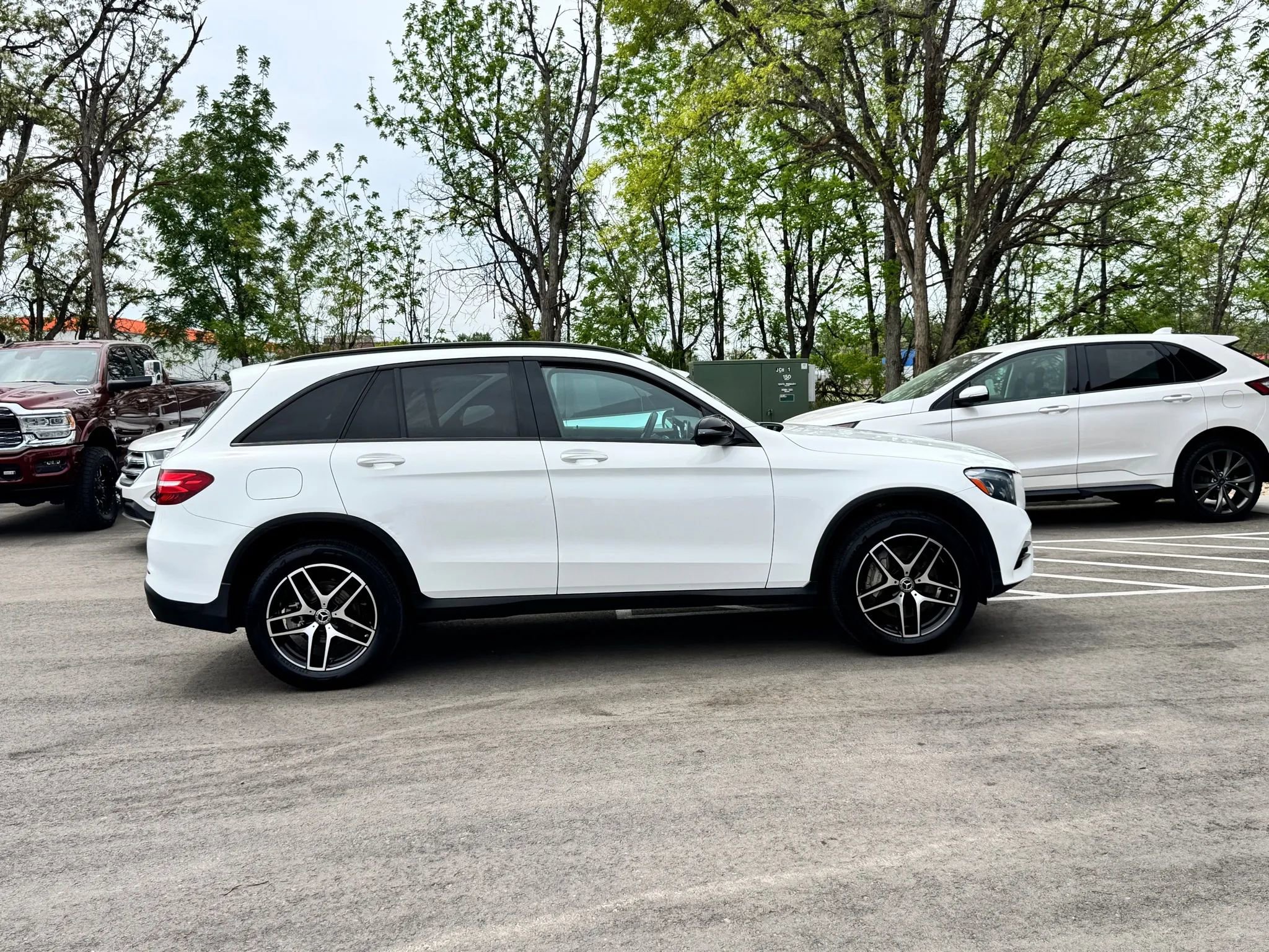 Used 2019 Mercedes-Benz GLC 300 4MATIC w/ Leather Seating Package image 7