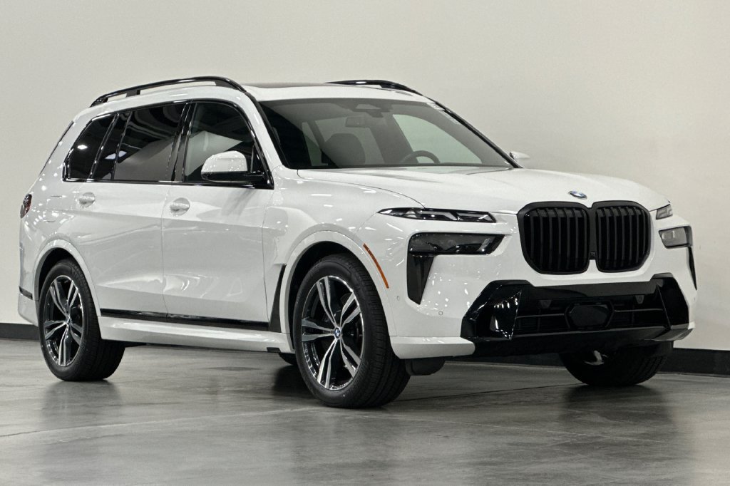Certified 2024 BMW X7 xDrive40i w/ M Sport Package AWD/4WD image 2