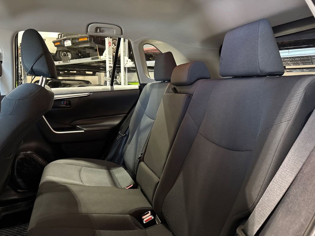 Used 2021 Toyota RAV4 LE AWD/4WD image 87