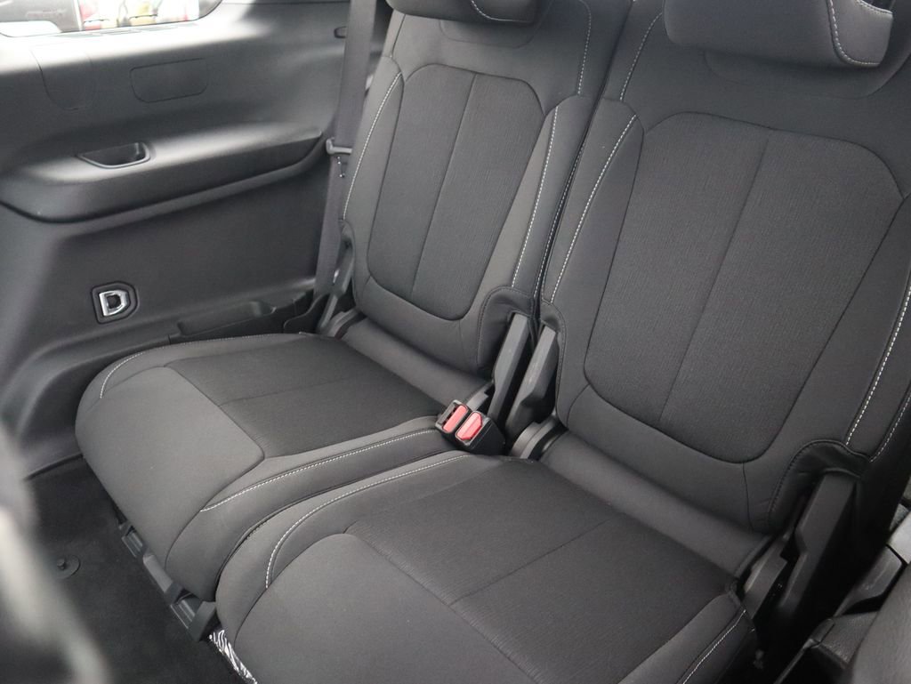 Used 2025 Jeep Grand Cherokee L Laredo image 10