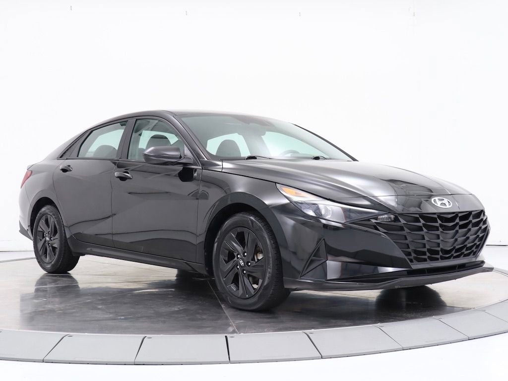 Used 2022 Hyundai Elantra SEL w/ Preferred Accessory Package image 7