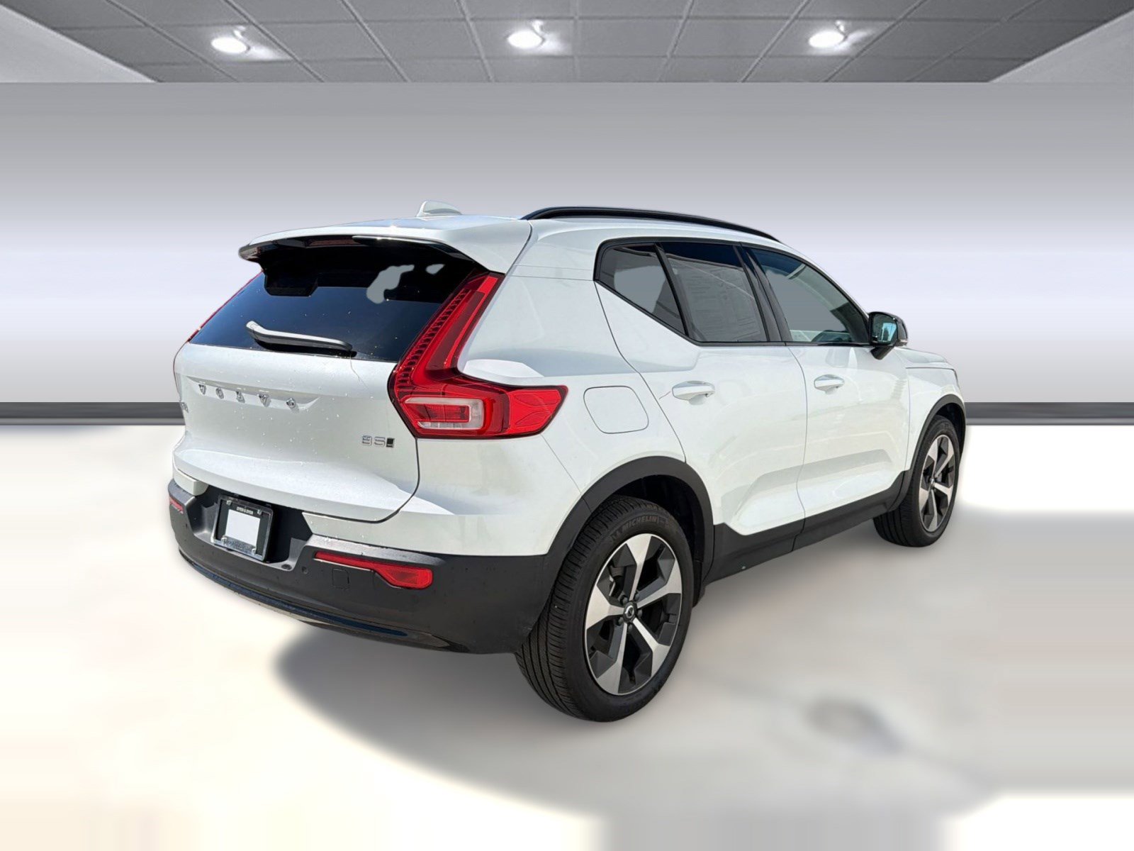 Certified 2023 Volvo XC40 B5 Plus w/ Protection Package Premier image 9