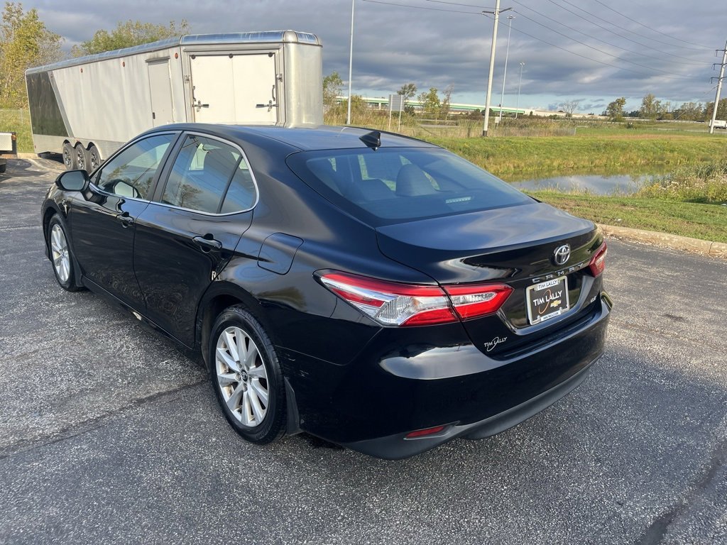 Used 2020 Toyota Camry LE image 5