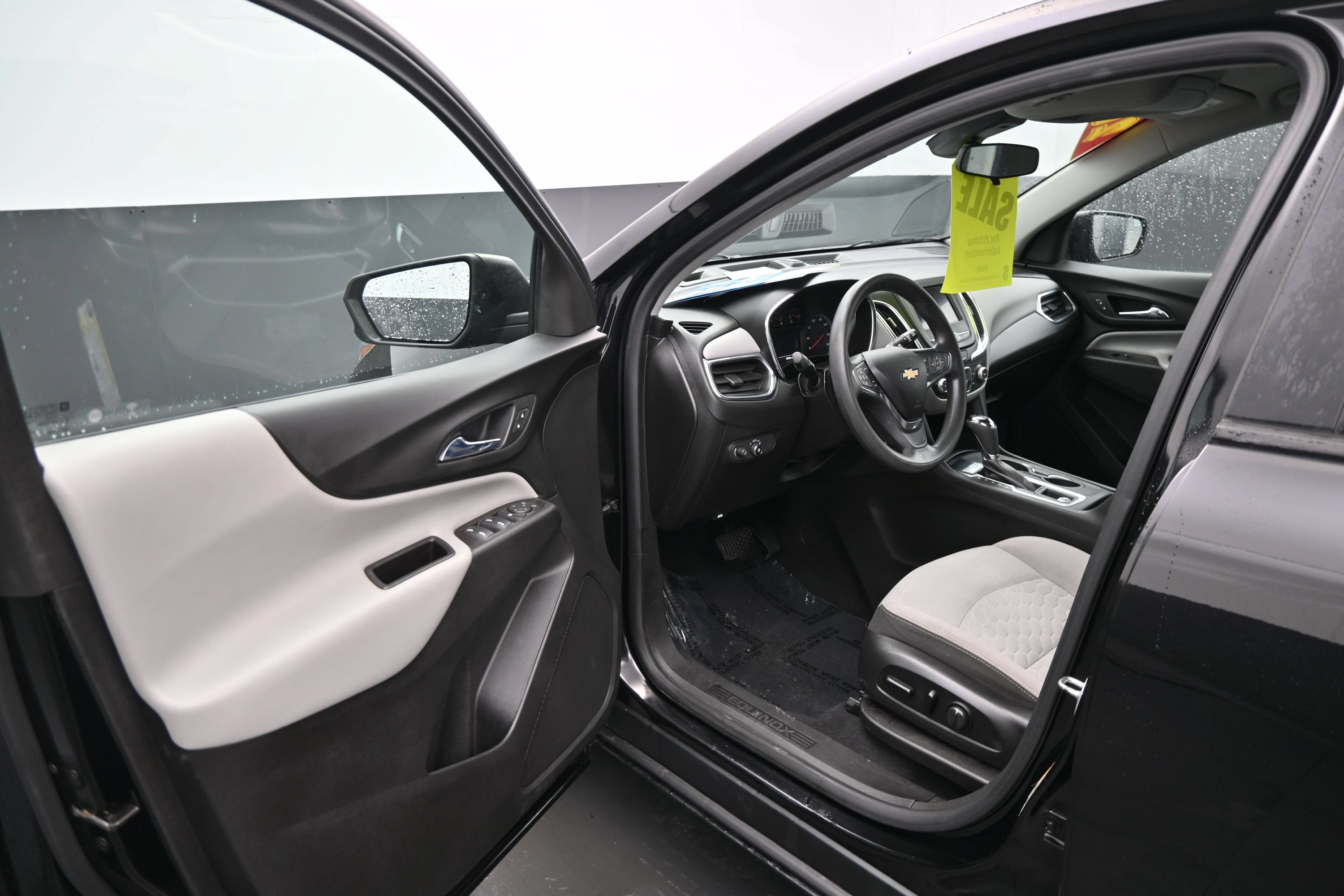 Used 2021 Chevrolet Equinox LS w/ LS Convenience Package FWD image 17