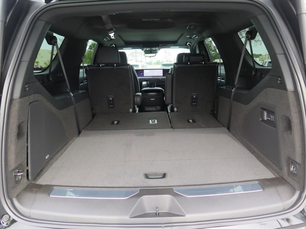 New 2026 Cadillac Escalade ESV Luxury w/ LPO, Radiant Package image 25
