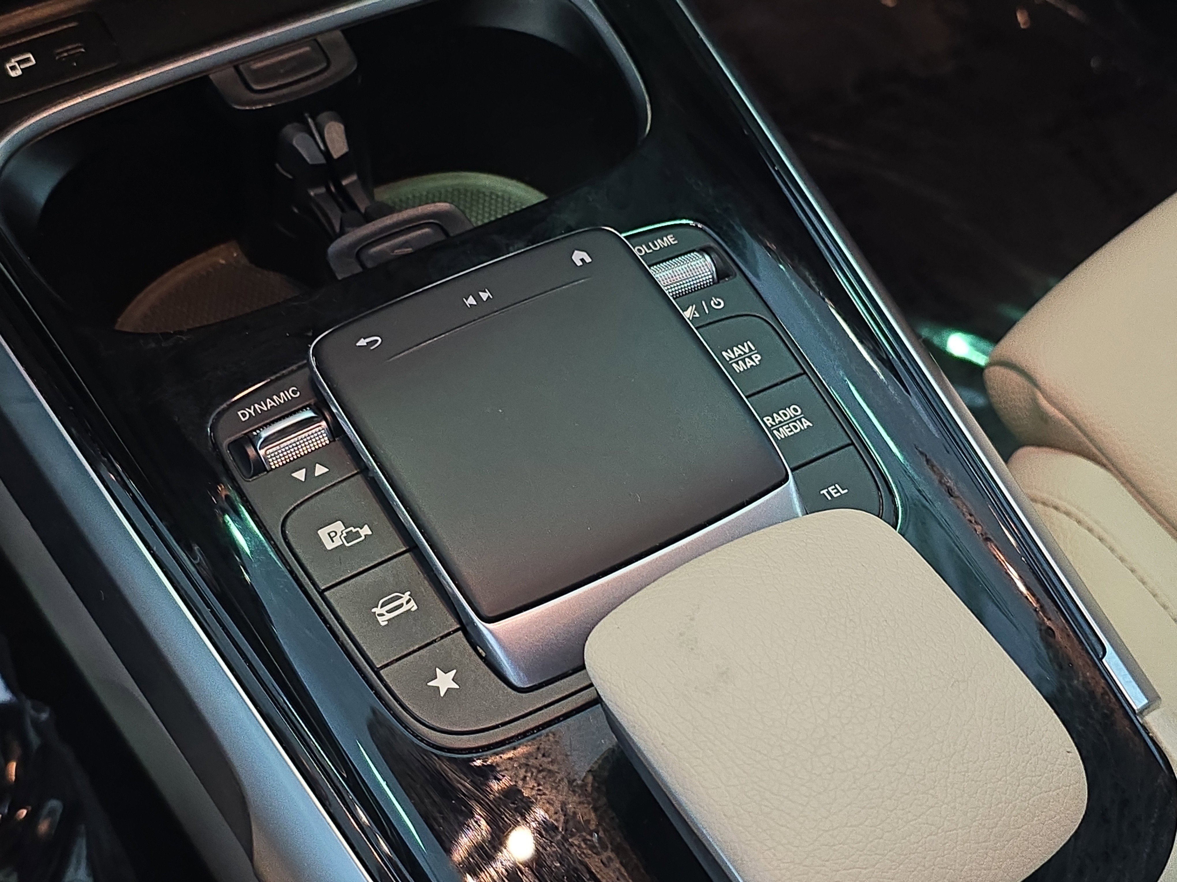 Used 2021 Mercedes-Benz GLB 250 4MATIC image 25