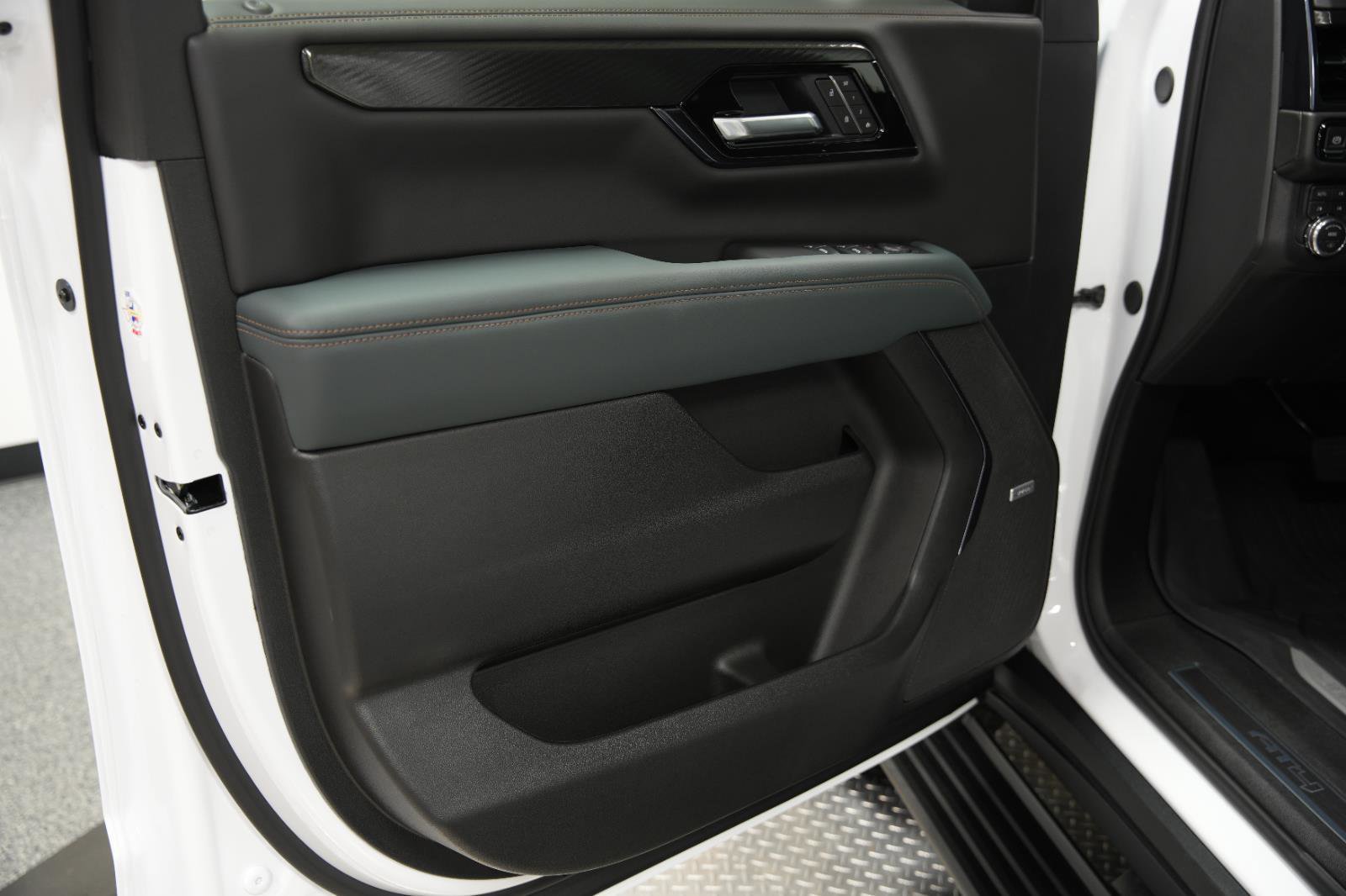 New 2026 GMC Yukon XL AT4 w/ AT4 Premium Plus Package AWD/4WD image 28