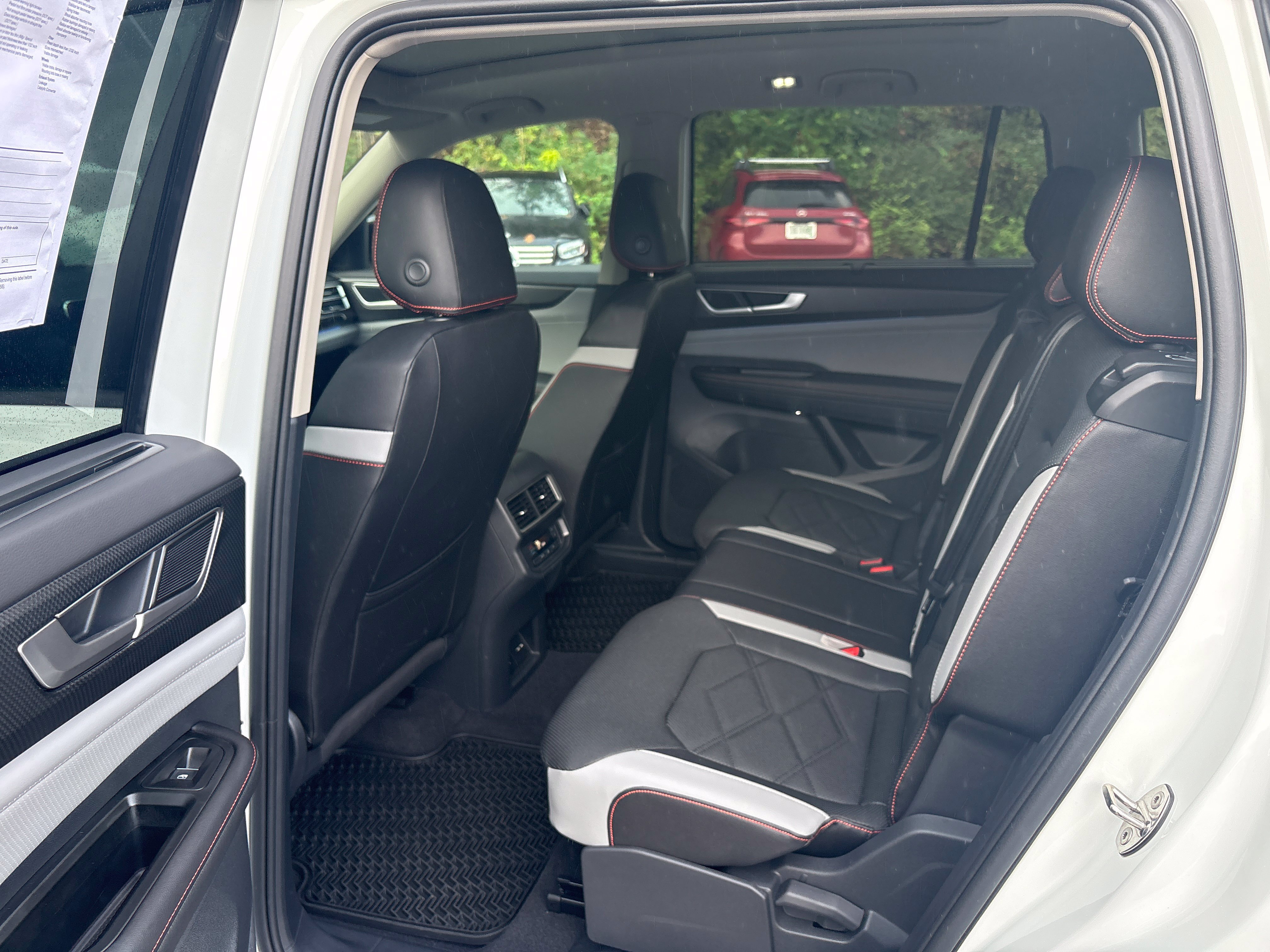 Used 2025 Volkswagen Atlas Peak Edition SE AWD/4WD image 16