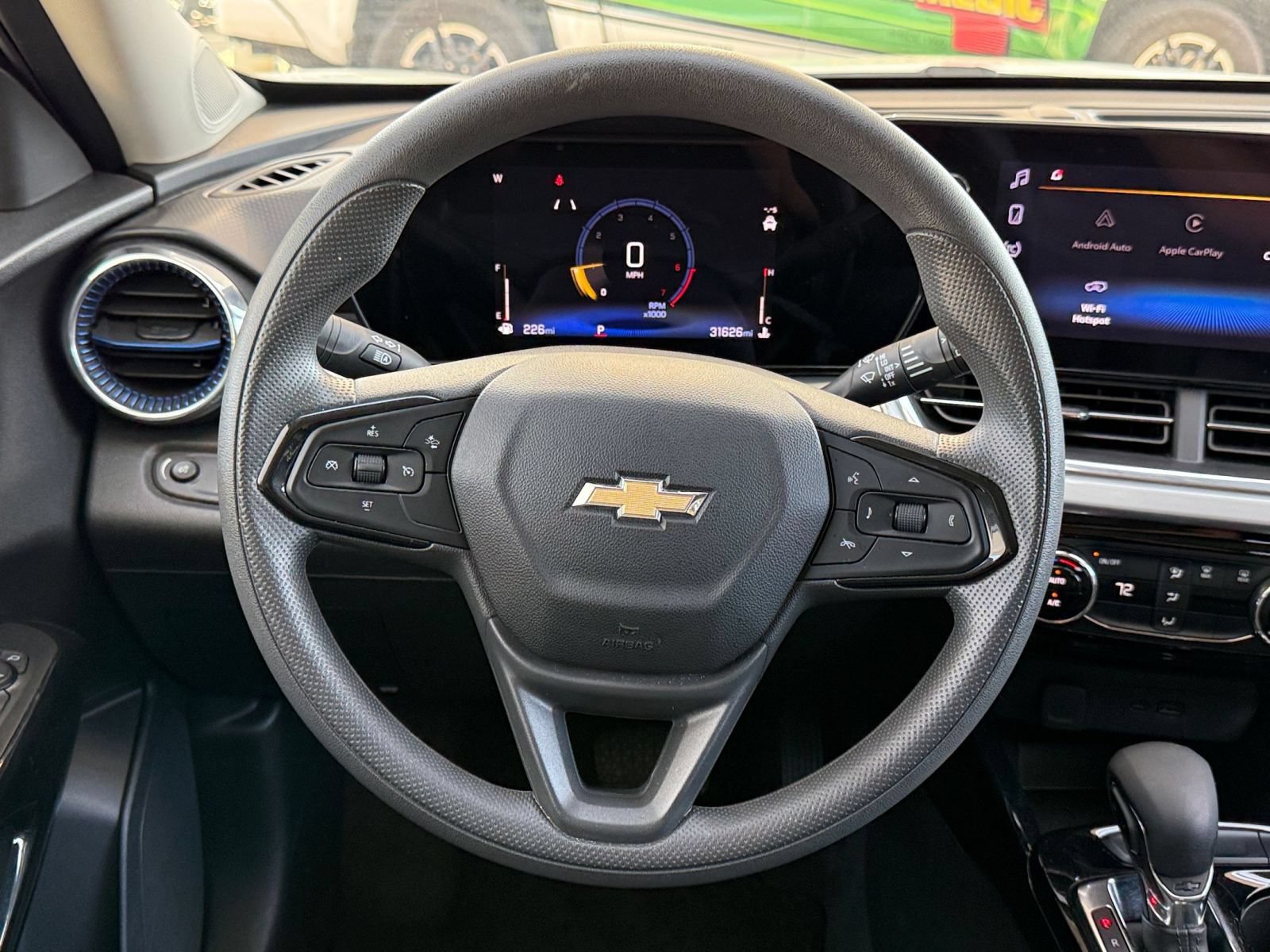 Used 2025 Chevrolet Trax LT FWD image 28