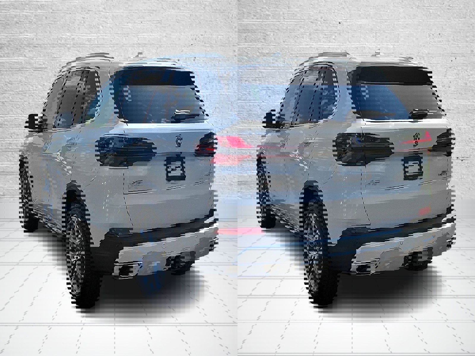 Used 2026 BMW X5 xDrive50e w/ Executive Package image 3