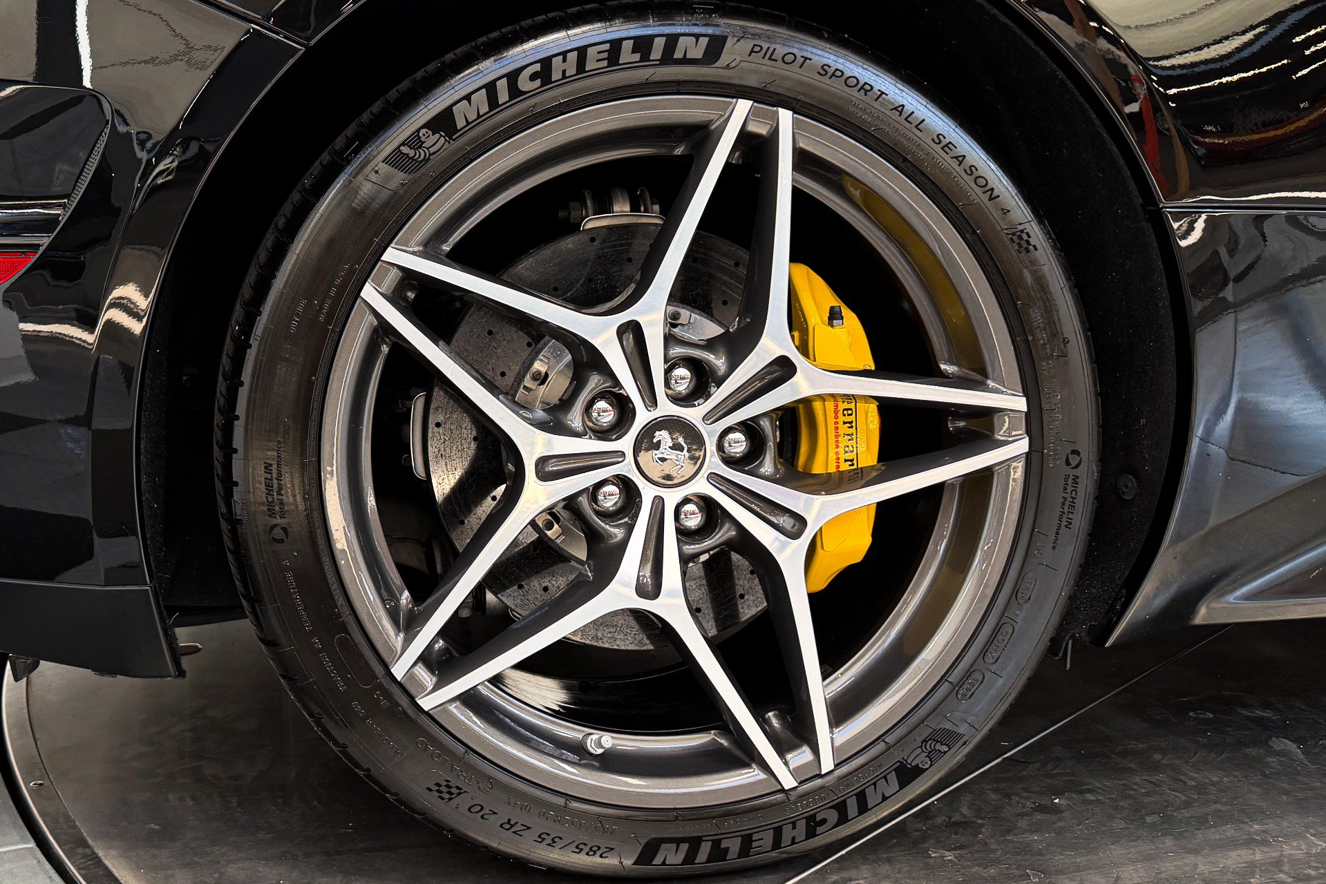 Used 2016 Ferrari California T RWD image 23