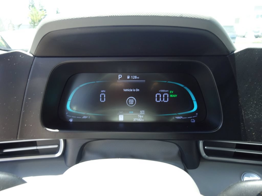 Used 2025 Hyundai Elantra Hybrid FWD image 25