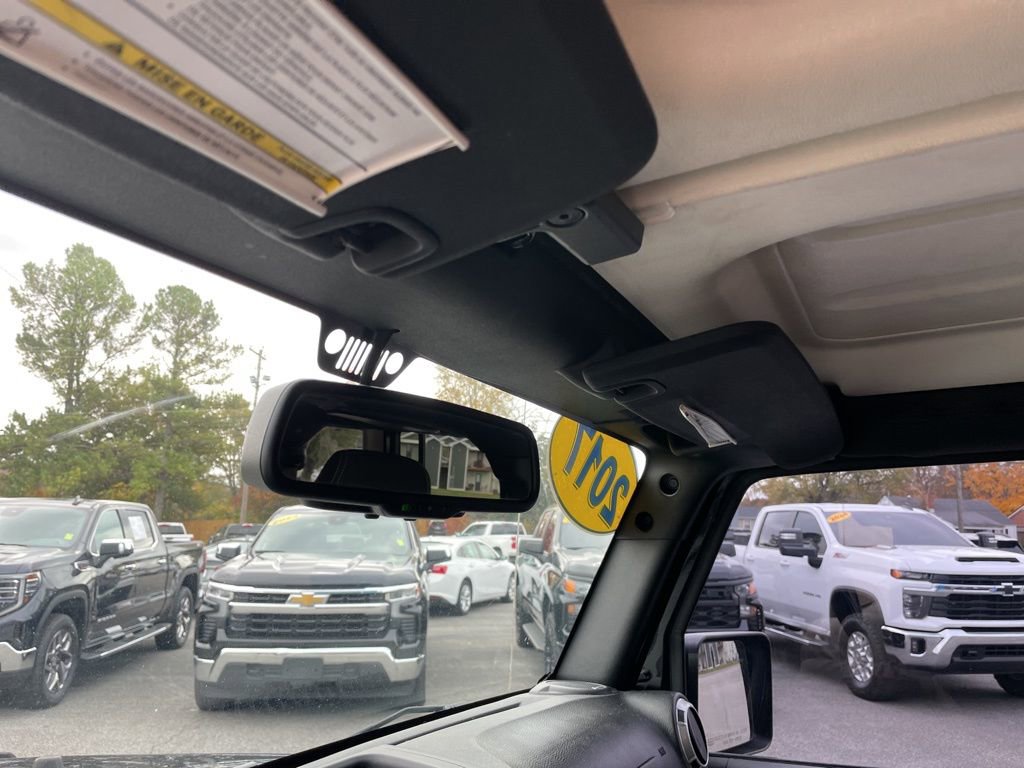 Used 2017 Jeep Wrangler Unlimited Sahara w/ Connectivity Group image 20