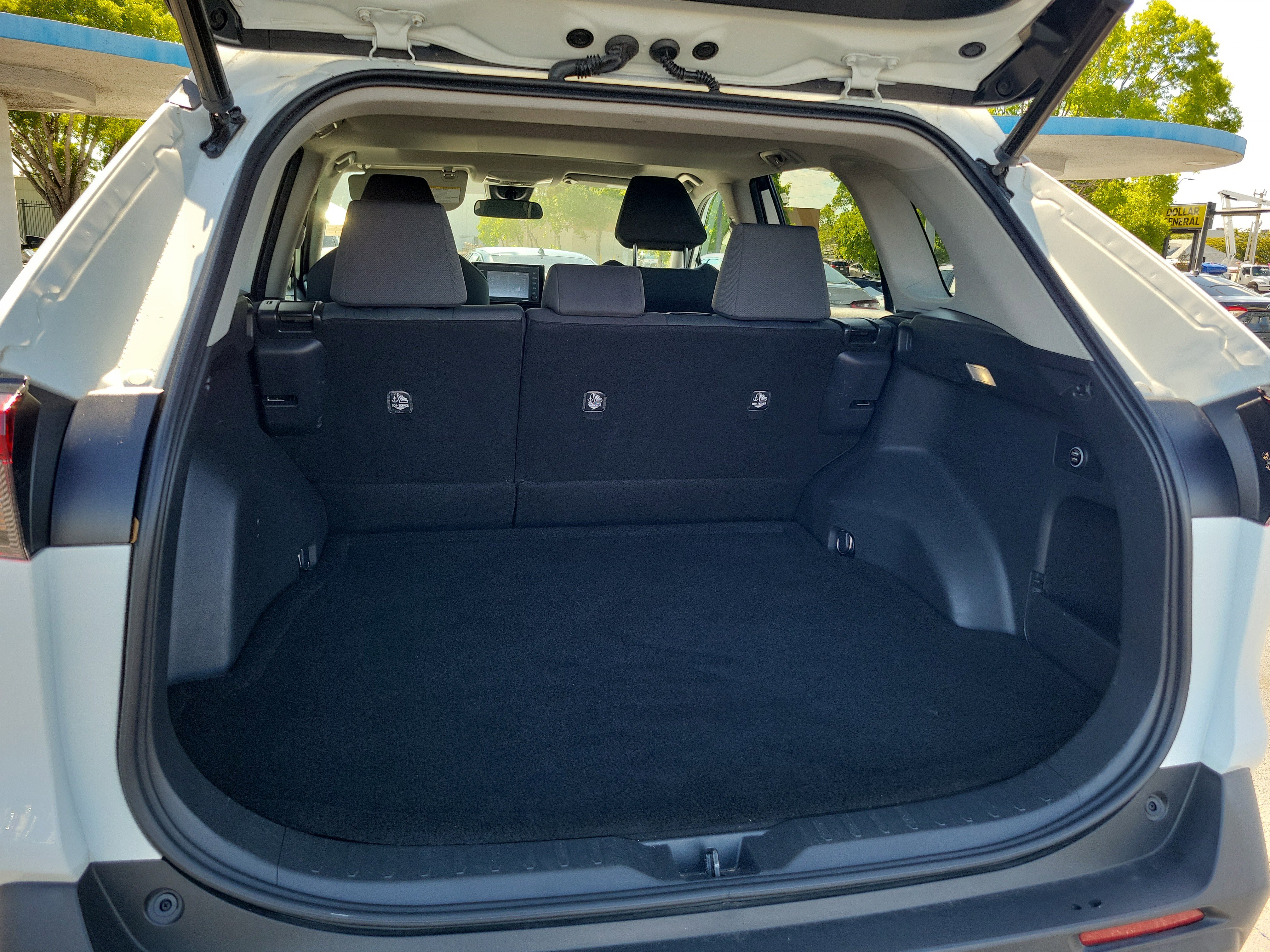 Used 2022 Toyota RAV4 XLE w/ Convenience Package FWD image 7