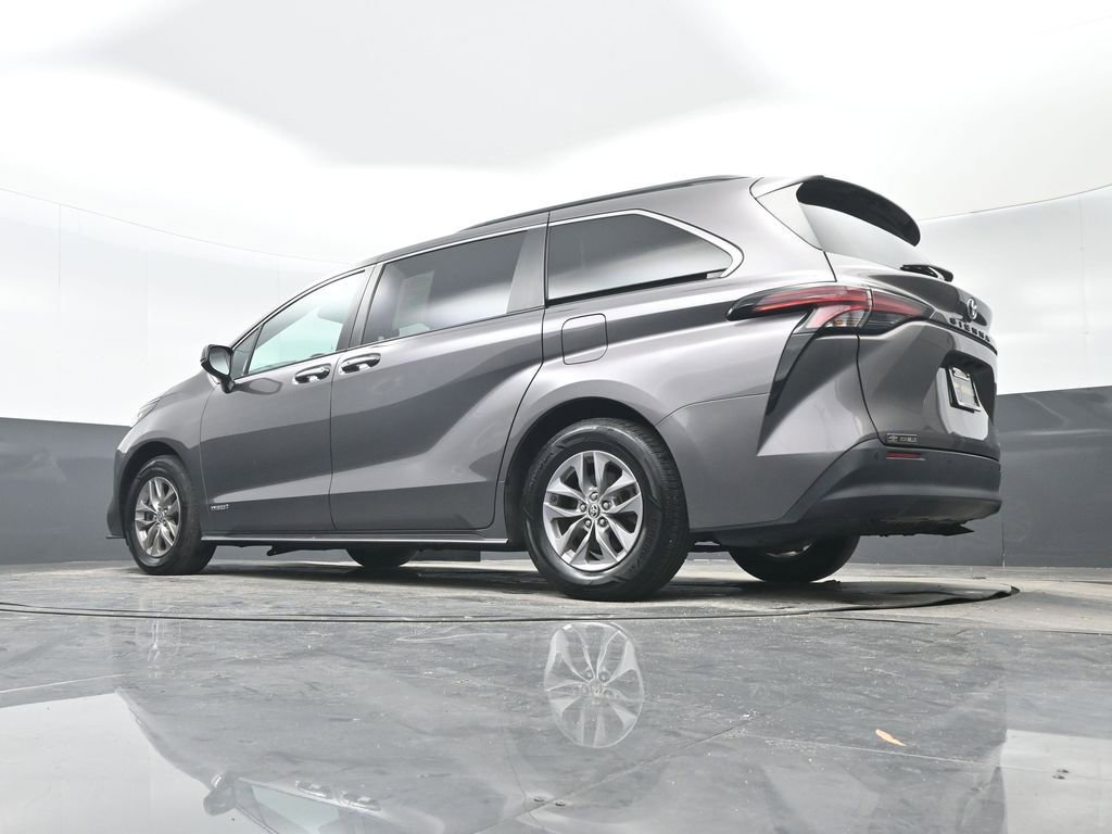 Used 2021 Toyota Sienna XLE image 28