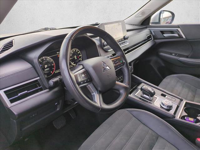 Used 2024 Mitsubishi Outlander SE image 10