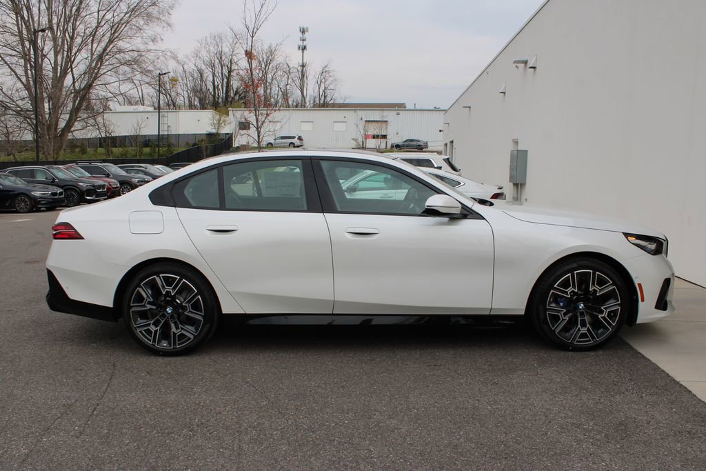 New 2026 BMW 550e xDrive AWD/4WD image 30