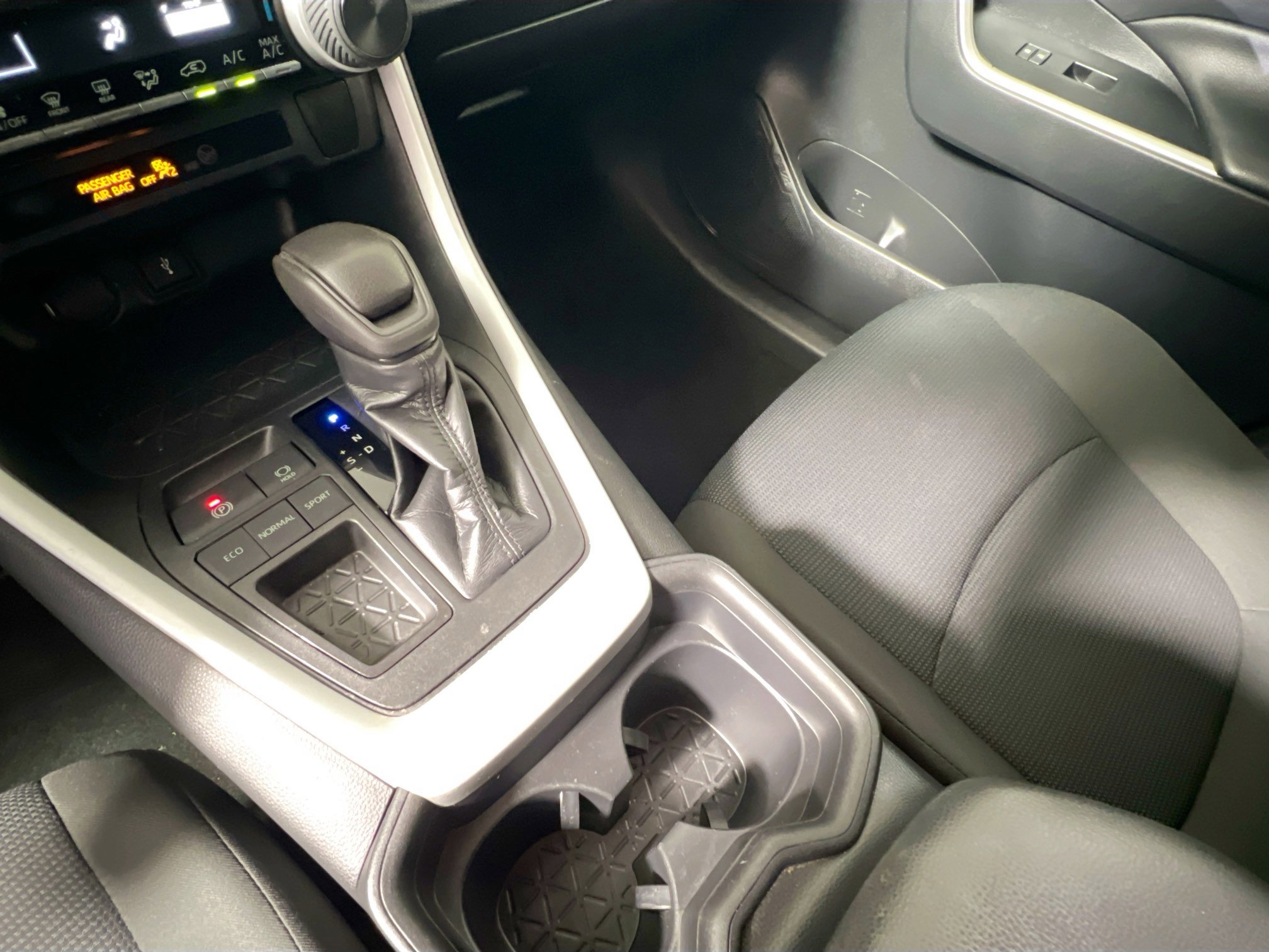 Used 2020 Toyota RAV4 LE image 25