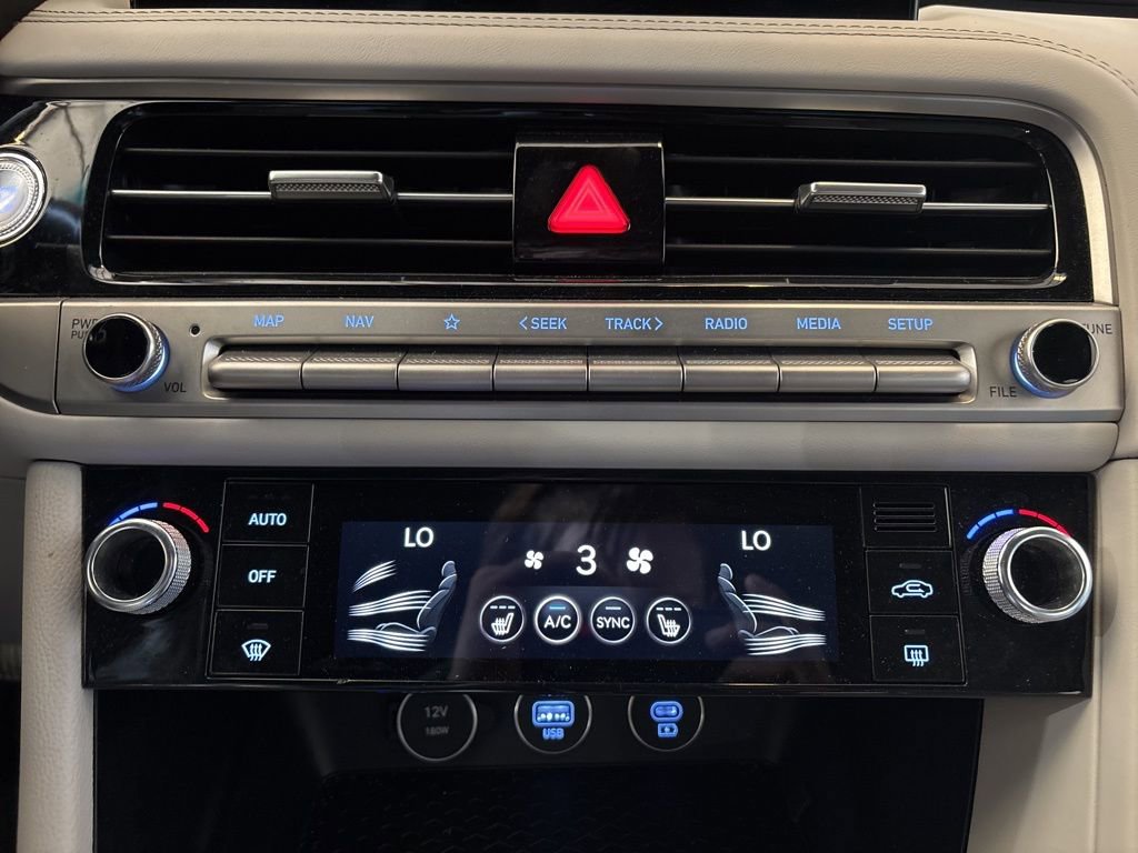 Used 2025 Genesis G70 2.5T image 30