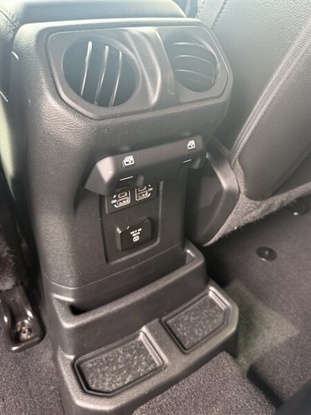 Used 2023 Jeep Wrangler Unlimited Sahara AWD/4WD image 36