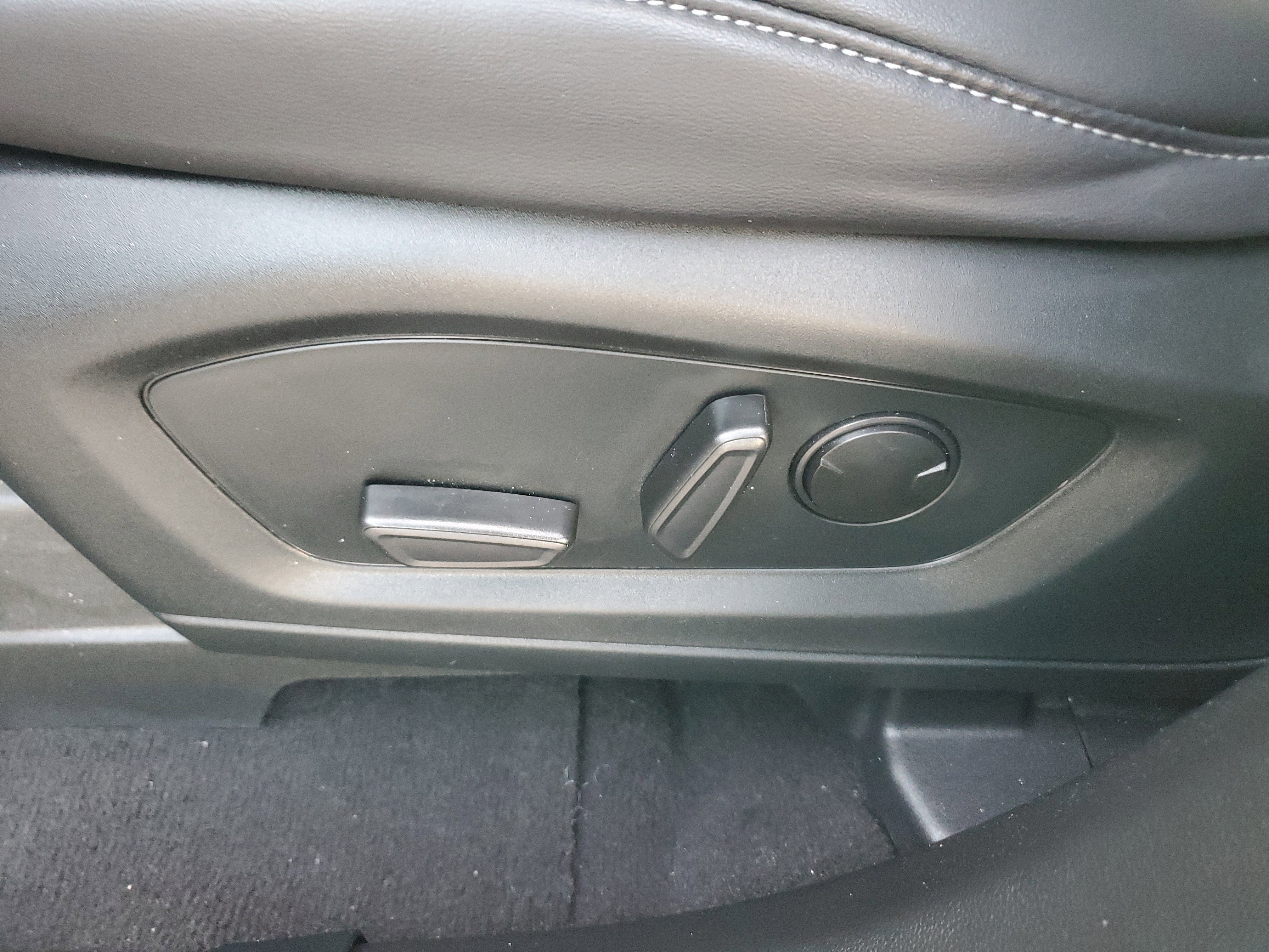 Used 2023 Ford Explorer XLT w/ Equipment Group 202A image 14