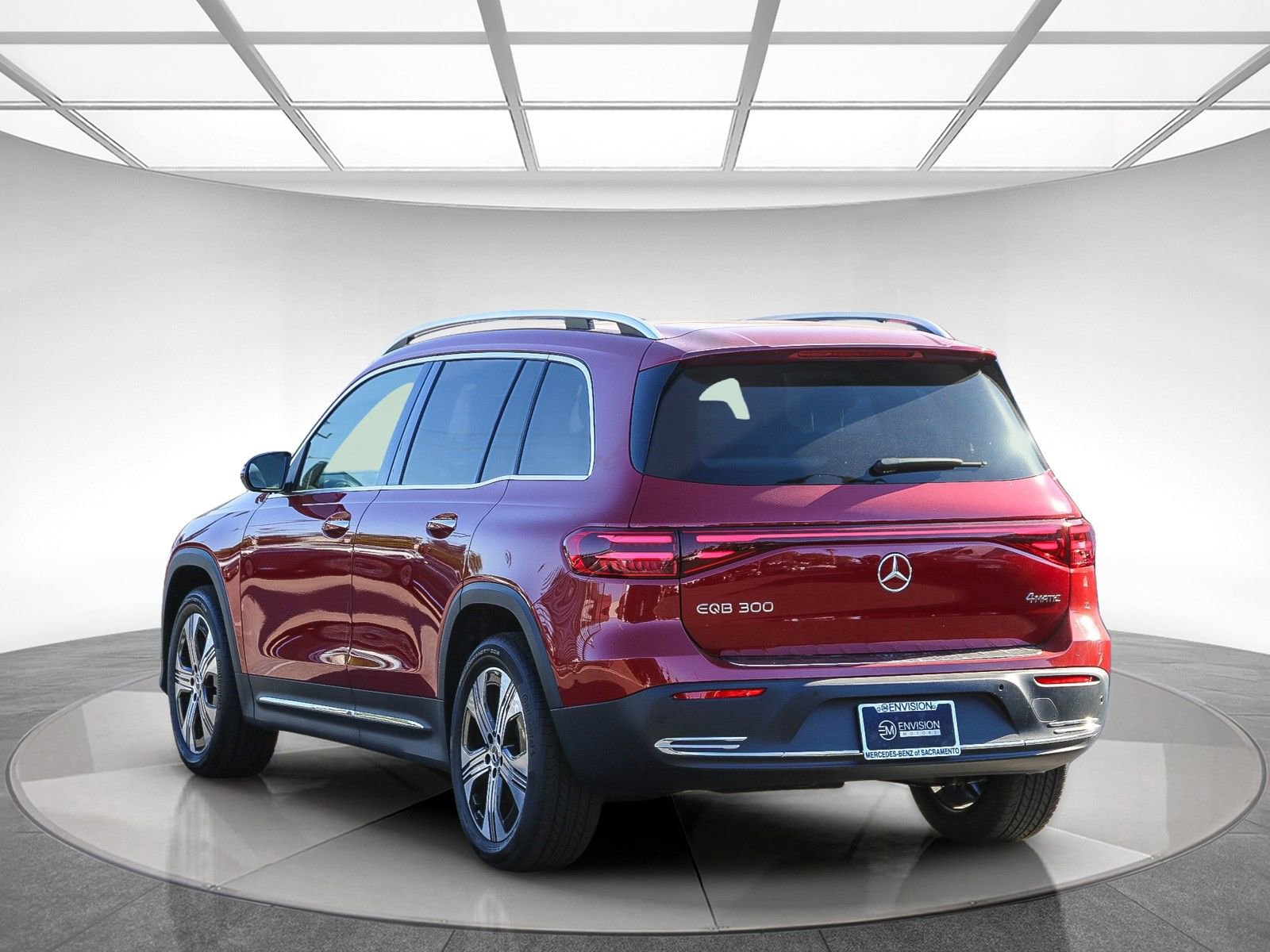 Used 2024 Mercedes-Benz EQB 300 4MATIC image 2