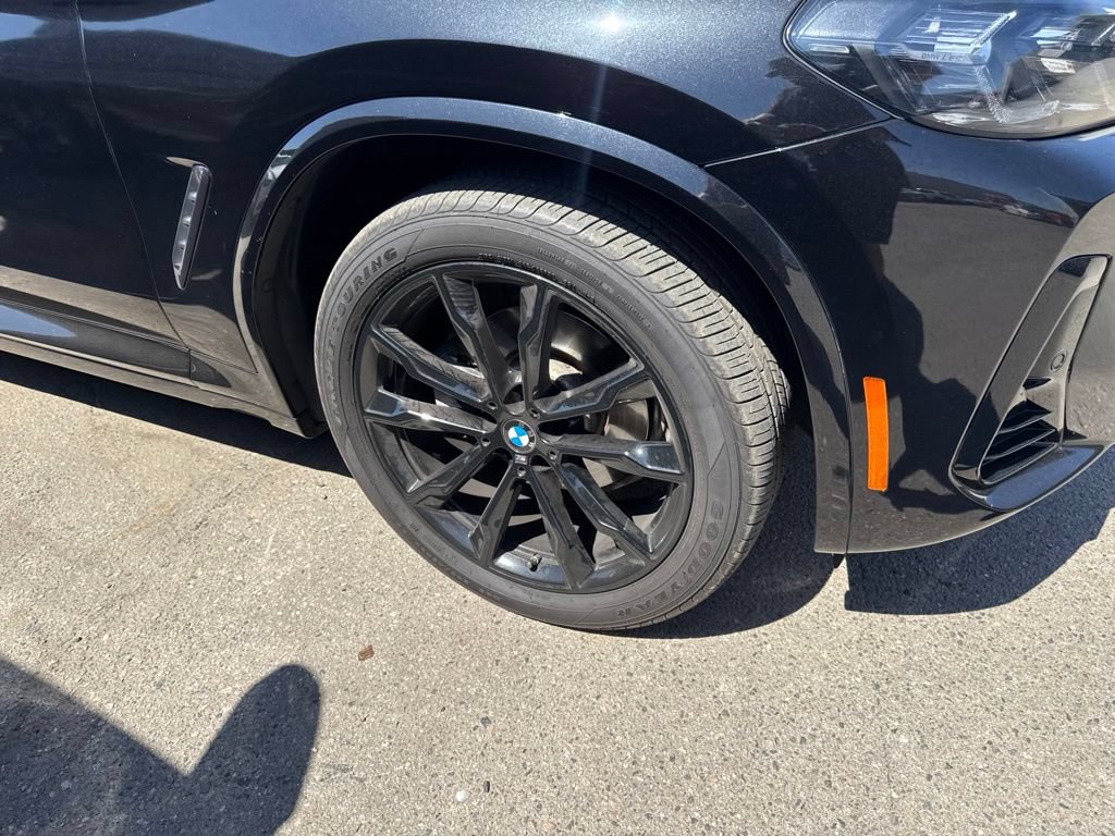 Used 2024 BMW X4 xDrive30i w/ M Sport Package AWD/4WD image 3