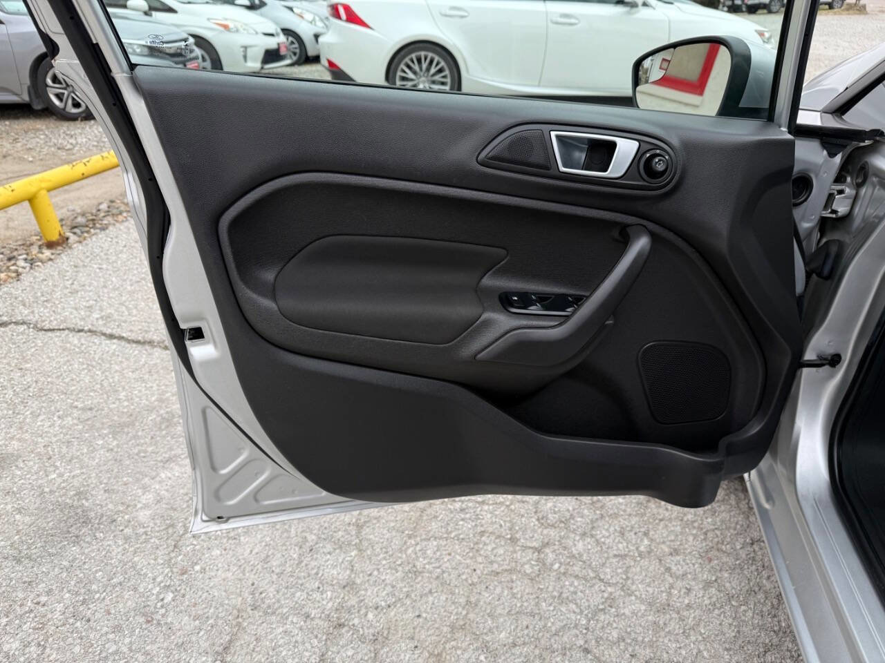 Used 2016 Ford Fiesta SE image 19