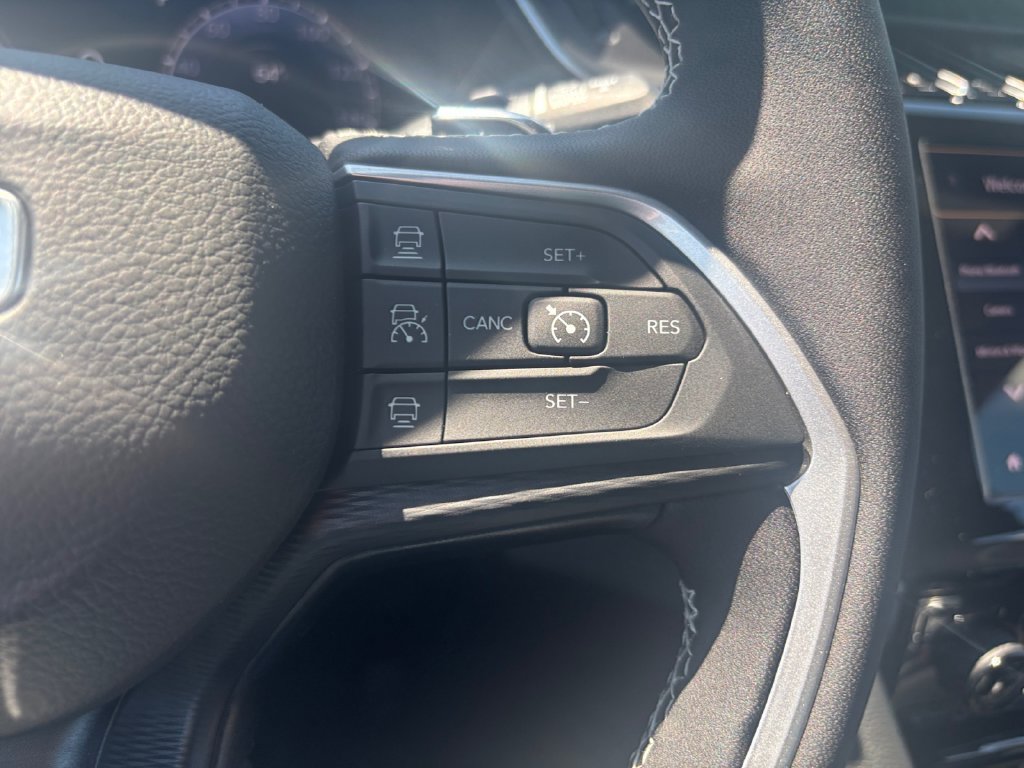 New 2025 Jeep Grand Cherokee Laredo X w/ Luxury Tech Group I AWD/4WD image 19