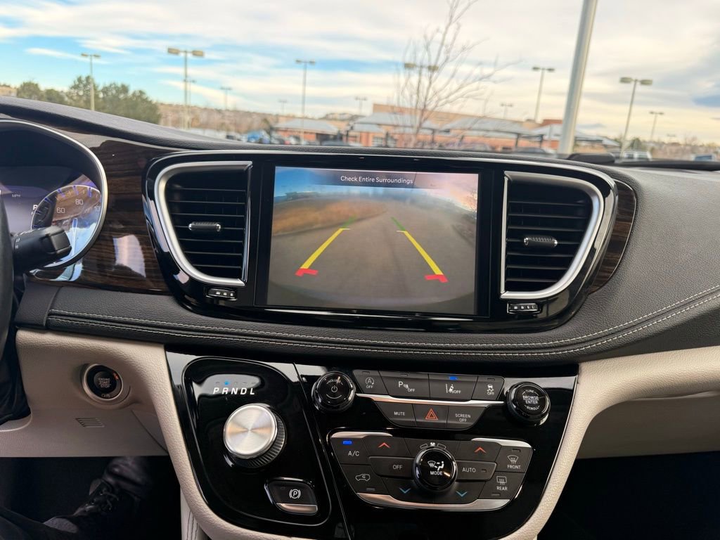 Used 2021 Chrysler Pacifica Limited image 16