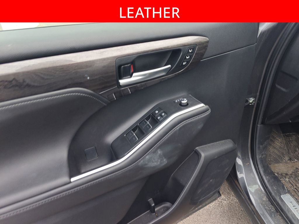 Used 2023 Toyota Highlander Limited image 5