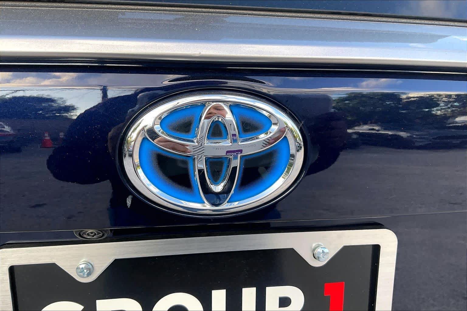 Used 2024 Toyota RAV4 Limited AWD/4WD image 30