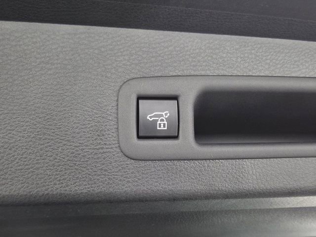 Used 2026 Toyota Sienna XLE image 10