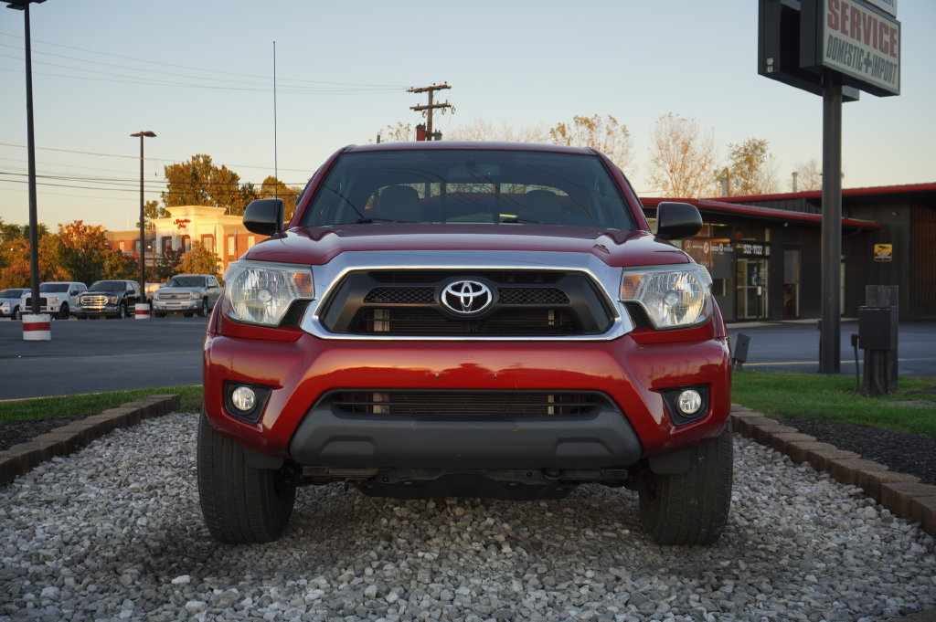 Used 2013 Toyota Tacoma 4x4 Access Cab V6 w/ SR5 Pkg image 2