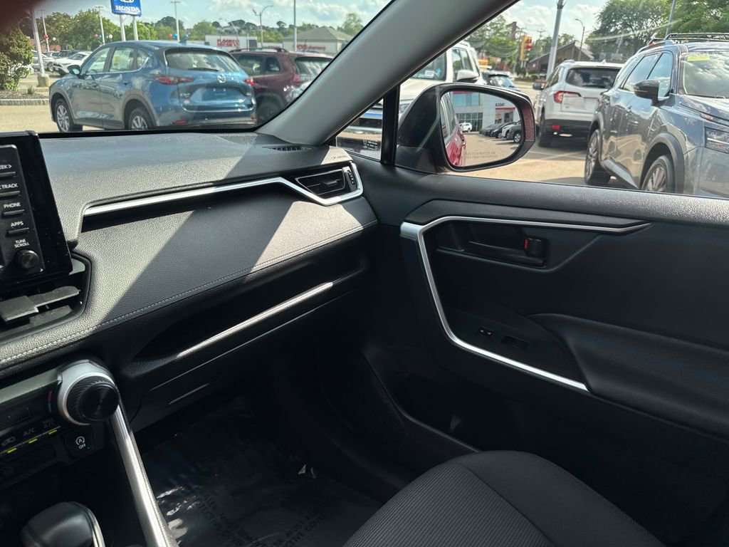 Used 2019 Toyota RAV4 LE w/ All Weather Liner Package AWD/4WD image 27