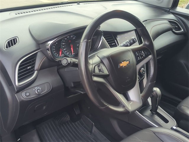 Used 2021 Chevrolet Trax LT w/ LT Convenience Package image 12