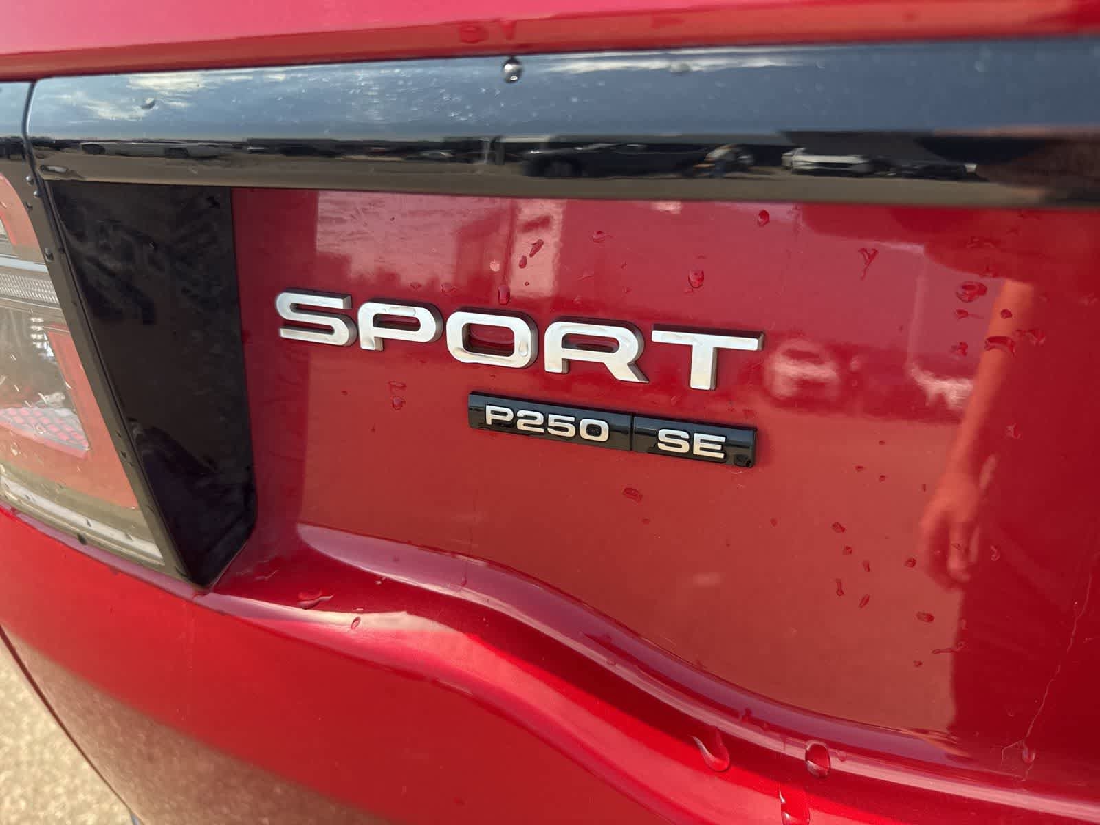 Used 2020 Land Rover Discovery Sport SE image 22
