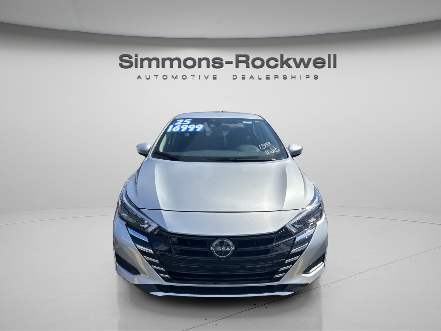 Used 2025 Nissan Versa SV FWD image 1